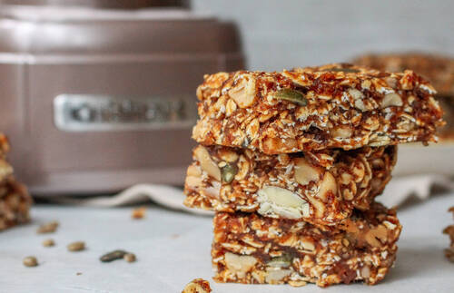 GERÖSTETE NUSS-GRANOLA-RIEGEL